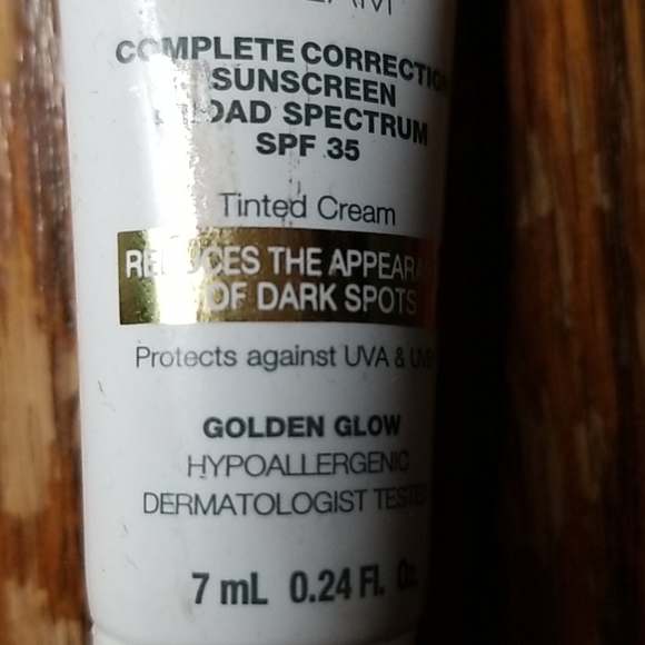 Makeup - Picture 2 of 3